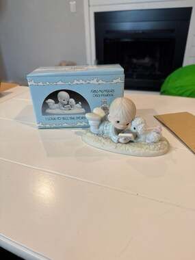 Precious Moments " I Love To Tell The Story " Figurine In Box